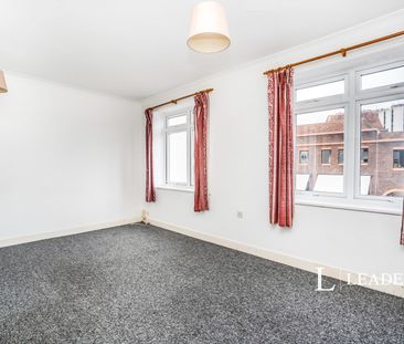 3 bedroom maisonette to rent Westquay House, 20 West Street, Fareha... - Photo 5