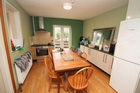 1 bedroom in a house share to rent - Photo 5