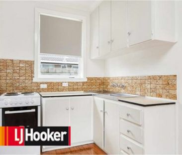 IMMACULATE UNIT- CONVENIENCE NOBLE PARK LOCATION - Photo 1