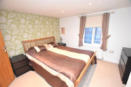 2 bedroom end of terrace house to rent - Photo 4