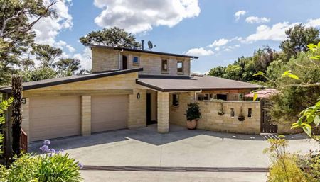 Magical Mediterranean Oasis in central Warkworth - Photo 2