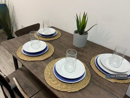 3 bedroom flat to rent - Photo 3