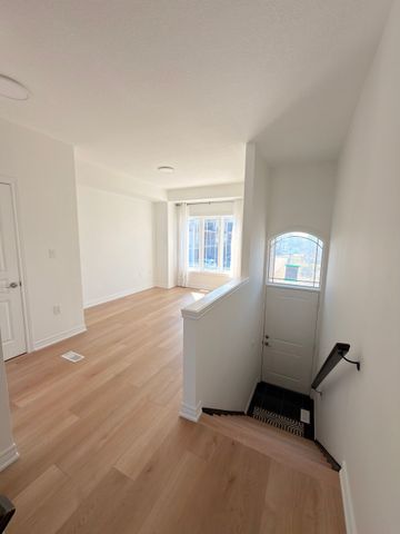 For Lease - 60 Bloom Crescent, Hamilton, Ontario - Photo 5