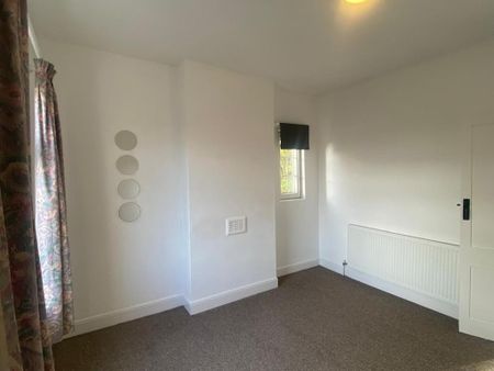 2 bedroom end of terrace house to rent - Photo 4