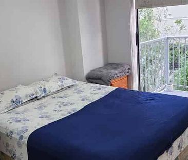 Chic Central Auckland Apartment with balcony - Photo 3