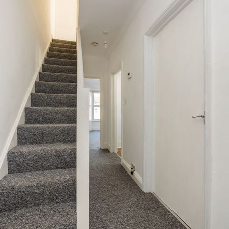 2 Bedroom Flat, Rutland Road, Hove - Photo 2