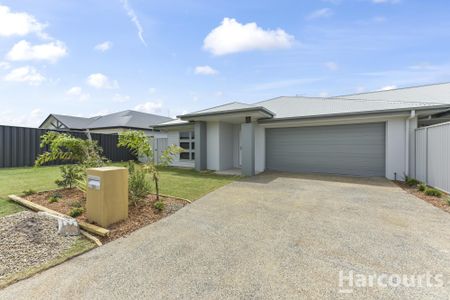 Brand New Spacious 4 Bedroom Home in Heart of Coral Cove - Photo 4