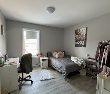 90 Charlotte Street - 2 - Photo 3