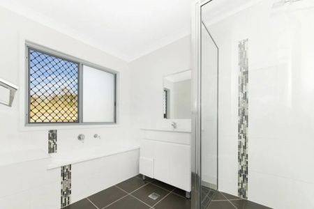 3 Bedroom Townhouse in Bushland Beach - Photo 4