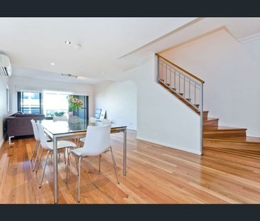 12/2 Agnew Way, Subiaco, WA 6008 - Photo 2