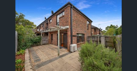 Spacious Three Bedroom Townhouse In Marrickville - Photo 3