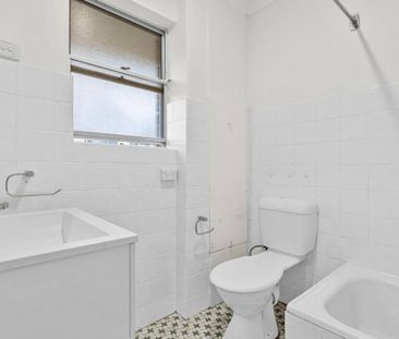 Renovated Apartment in Prime CBD-Fringe Location - Photo 1