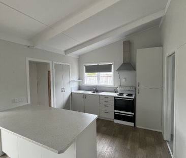 Bright & Convenient , Walk to Town! - Photo 4