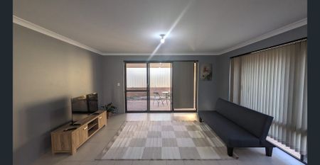 LARGE, SPACIOUS ROOM WITH AIR CONDITIONING in a QUAINT and QUIET NEIGHBOURHOOD!!! - Photo 2