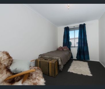 Neat and Tidy family home - Photo 2