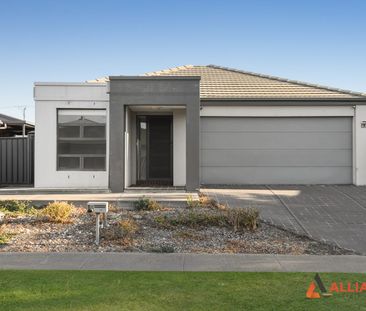 Modern Family Home in Deer Park VIC - Photo 2