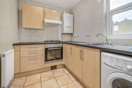 3 bedroom flat to rent - Photo 3