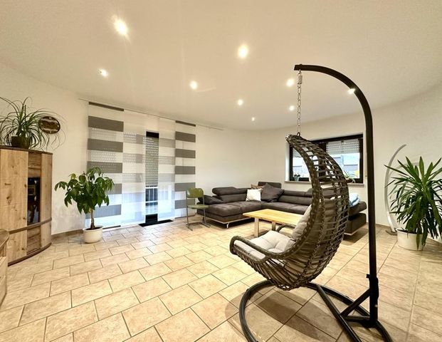 Attraktive 4,5-Zi-Wohnung mit Blick auf den Schloßberg inkl. EBK - frei nach Abstimmung! - Photo 1