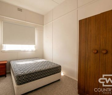3 Bedroom Flat close to the main street. - Photo 1