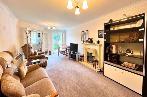 1 bedroom ground floor flat to rent - Photo 1