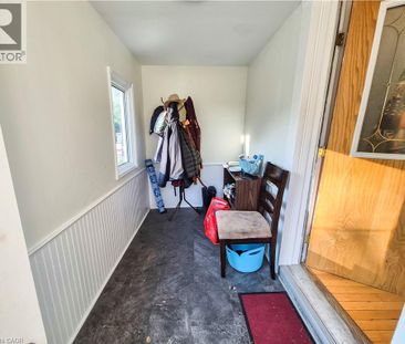 39 UNION Street E Unit# B, Waterloo, Ontario, N2J1B8 - Photo 3