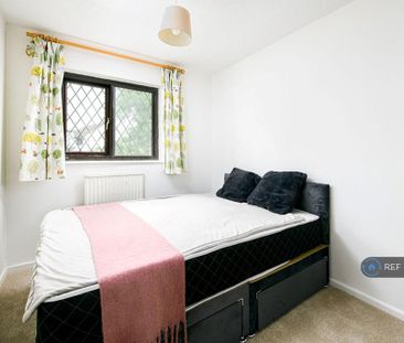 1 bedroom in a house share to rent - Photo 3