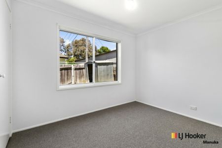 12B Eggleston Crescent, Chifley ACT, Belconnen - Photo 2