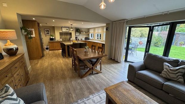 4 bedroom semi-detached house to rent - Photo 1