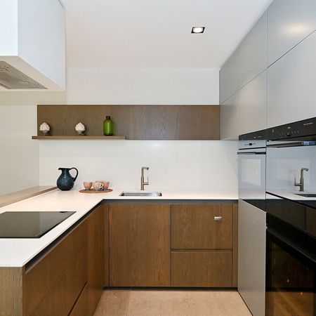 A stunning two bedroom property boasting an extremely modern finish throughout in a prime central London location. - Photo 3