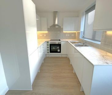 3 bedroom terraced house to rent - Photo 5