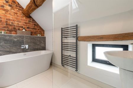 3 bedroom barn conversion to rent - Photo 3