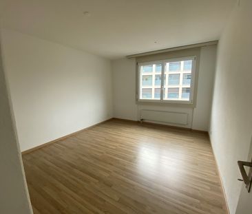 Moderne 3.5-Zimmer-Wohnung mit Aussicht in Emmenbrücke - Photo 4