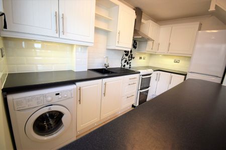 One Bedroom End Terrace House To Let in Springfield - Photo 3