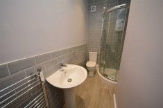 3 bed House - Mid Terrace for Rent - Photo 2