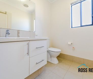 Spacious Townhouse Living - Photo 6