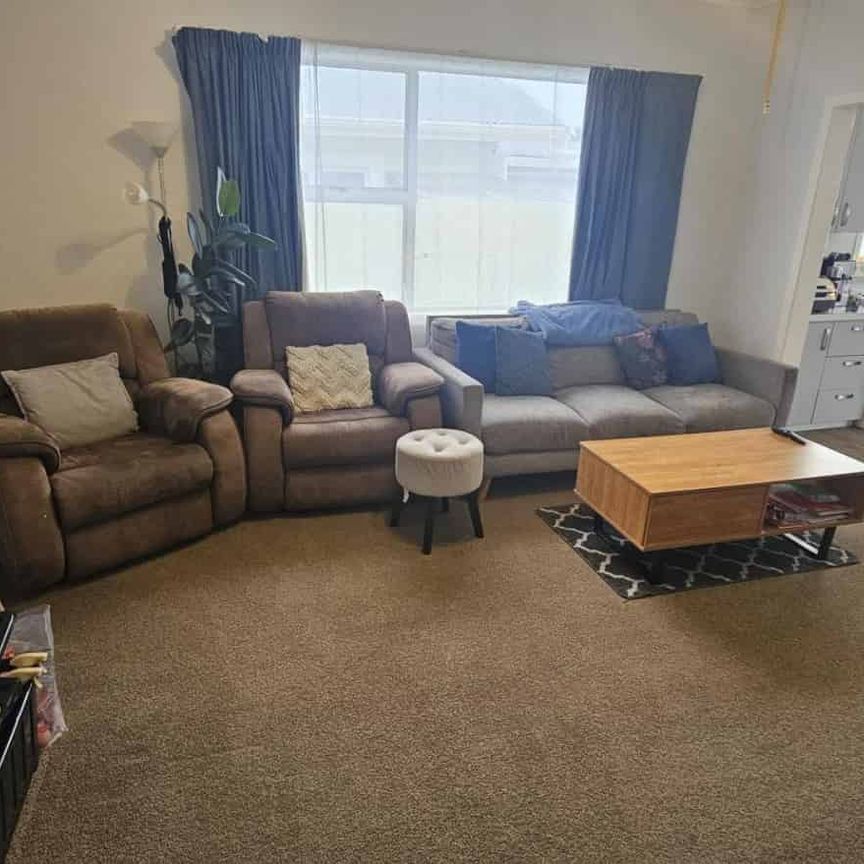 CENTRAL THREE BEDROOM HOME - Photo 1