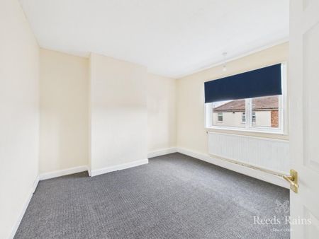 3 bedroom semi-detached house to rent - Photo 2