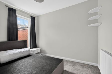 54 Lisburn Avenue, BELFAST, BT9 7FX - Photo 3