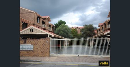 Light, Bright & Convenient! - Photo 4