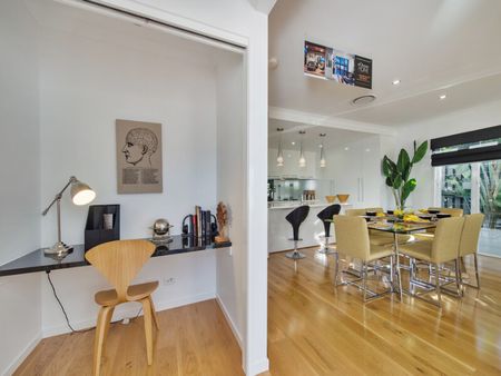 Stunning Ex-Display Home in Ormeau Ridge – Luxury Living With Low-Maintenance Appeal - Photo 2