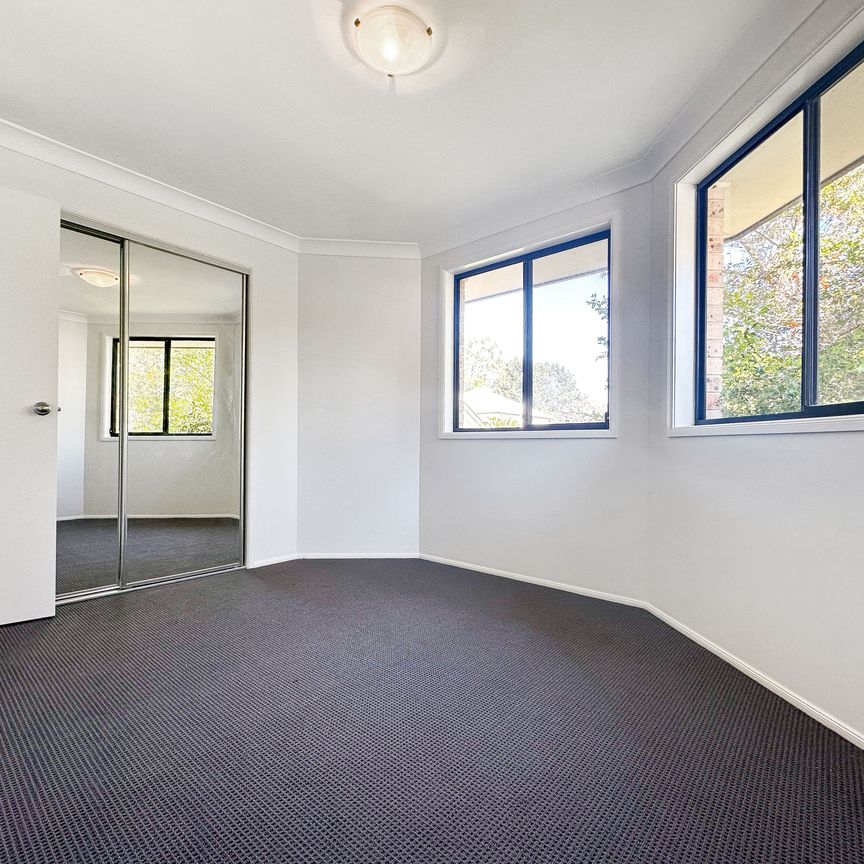 Spacious, Newly Renovated Townhouse - Photo 1