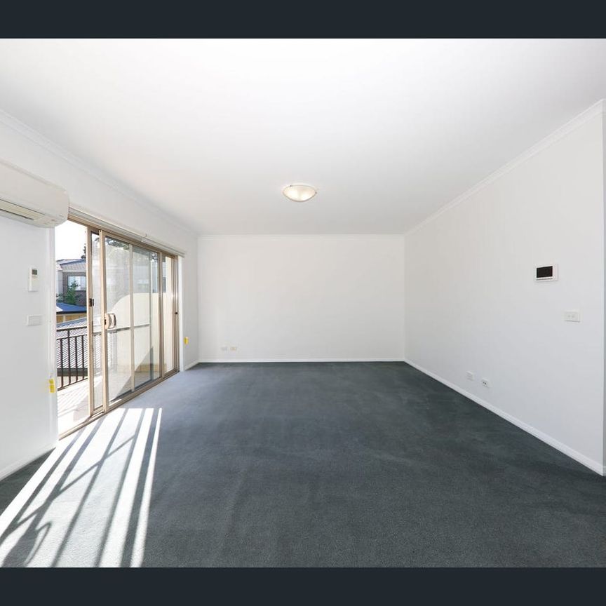 Peaceful Leafy Apartment in a Prime Doncaster East Location - Photo 1