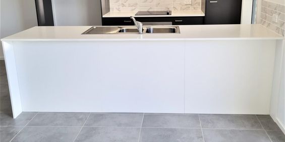 NEAR NEW 3 BEDROOM TOWNHOUSE, AVAILABLE NOW INSPECTIONS BY APPOINTMENT - Photo 3