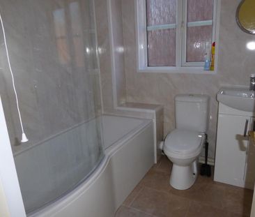 2 bedroom semi-detached house to rent - Photo 4