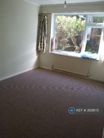 3 bedroom bungalow to rent - Photo 3