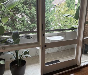 St Kilda East - Photo 6