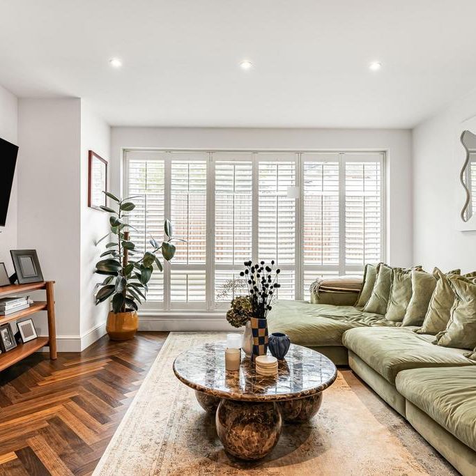 3 bedroom end of terrace house to rent - Photo 1