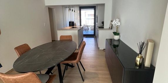 Appartement te huur in Genk voor € 1.200 met 2 slaapkamers - Photo 2