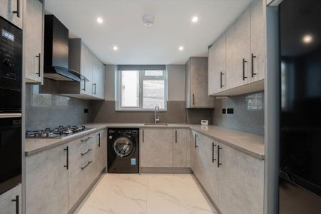 3 bedroom flat to rent - Photo 5