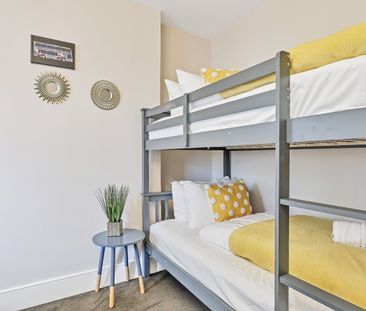3 Bed Flat, East Street, BN1 - Photo 4